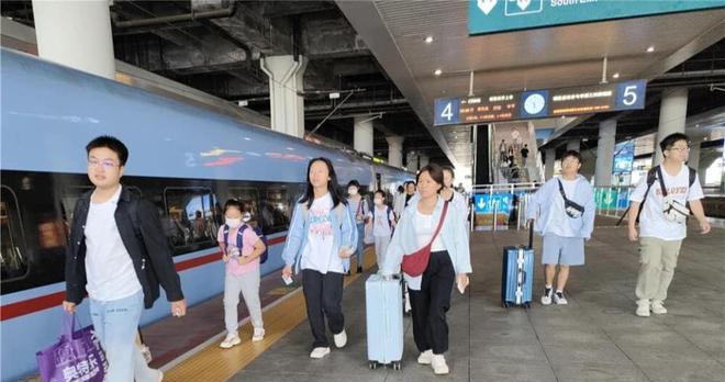 中秋國慶長假過半,貴陽三大火車站發送旅客近 62 萬人次