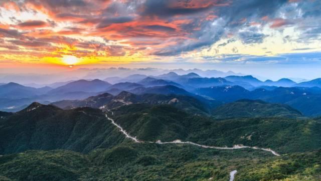 八條自駕游_自駕游十條經(jīng)典路線推薦_12條自駕游線路