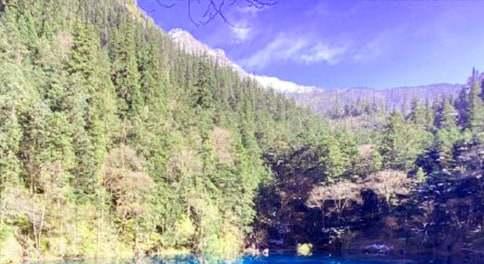 九寨溝四季皆宜,秋季游玩最佳,10 月 15 日至 11 月 2 日不容錯過