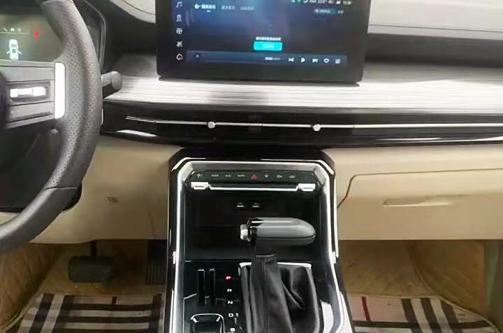 摘草莓農(nóng)家樂(lè)_草莓采摘一日游_草莓采摘自駕游