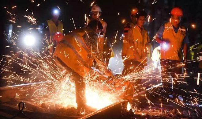 火車硬_火車硬臥怎么樣_火車硬座座位分布圖