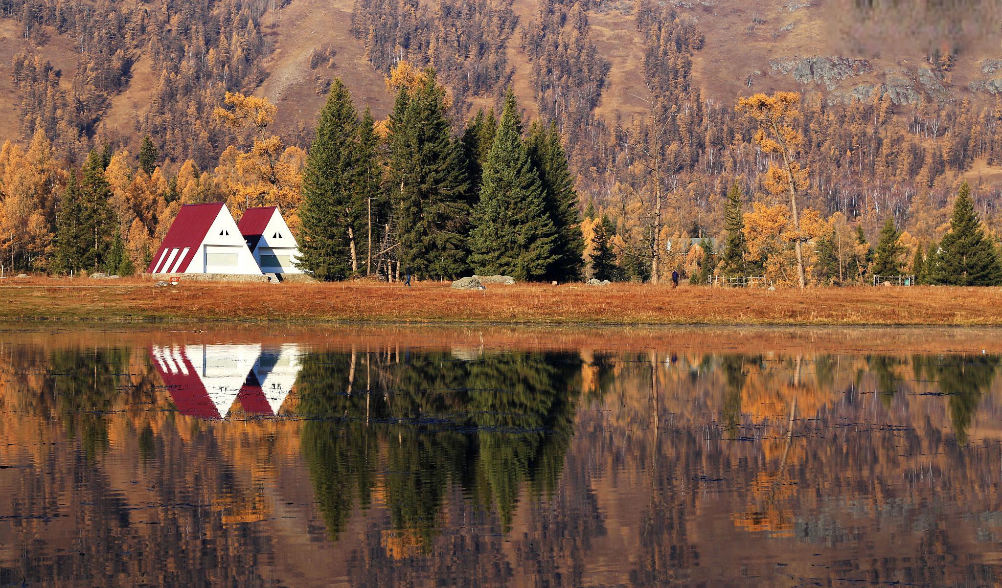 上海火車站到長興島地鐵線路_上海站到長興島坐什么車_長興島到上?；疖囌?/></p>
<p>郵輪啟航之際，你也隨船揚帆遠行。船上旅客各具情態(tài)，各自滿載著未來憧憬的故事。包括你在內(nèi)，所有人都對上海車站懷揣期待，這座城市，不僅是世界聞名的交通樞紐，也是無數(shù)人夢想的出發(fā)點。</p>
<p>渡船駛近上海港灣之時，城市的相貌展現(xiàn)在遙遠的天際線。摩天大樓如叢林般矗立，燈火如繁星般閃爍。此刻，你感受到興奮與緊張交織，猶如將步入一片嶄新天地。</p>
<p><b>終點：上?；疖囌镜姆比A</b></p>
<p>終于坐上渡船抵滬，您踏足這座繁華都市的大地。跟隨熙攘人群，您步入那龐大的火車站，此地熙熙攘攘，氣氛熱烈。人們神情匆匆，充滿期盼，此處匯集無數(shù)傳奇，亦是您全新征途的開端。</p>
<p>駐足于上?；疖囌镜膹V場，回顧過往，心中感慨萬千。由長興島的寧靜步入都市之繁盛，歷經(jīng)風(fēng)雨，見證變遷。如今，已然做好充分準備，迎接新挑戰(zhàn)，續(xù)寫嶄新篇章。</p>

                        <br>
                        上一篇：<a href=