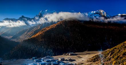 川西旅游:成都至四姑娘山,探尋神秘自然之旅