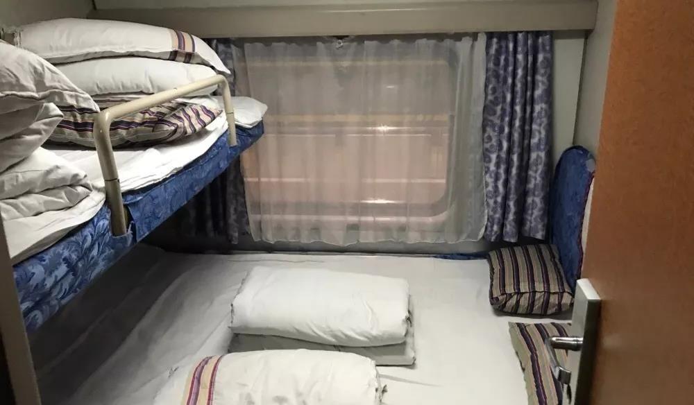 火車軟臥和硬臥是連著的嗎_火車硬臥和軟臥哪個劃算_火車上硬臥和軟臥的區別