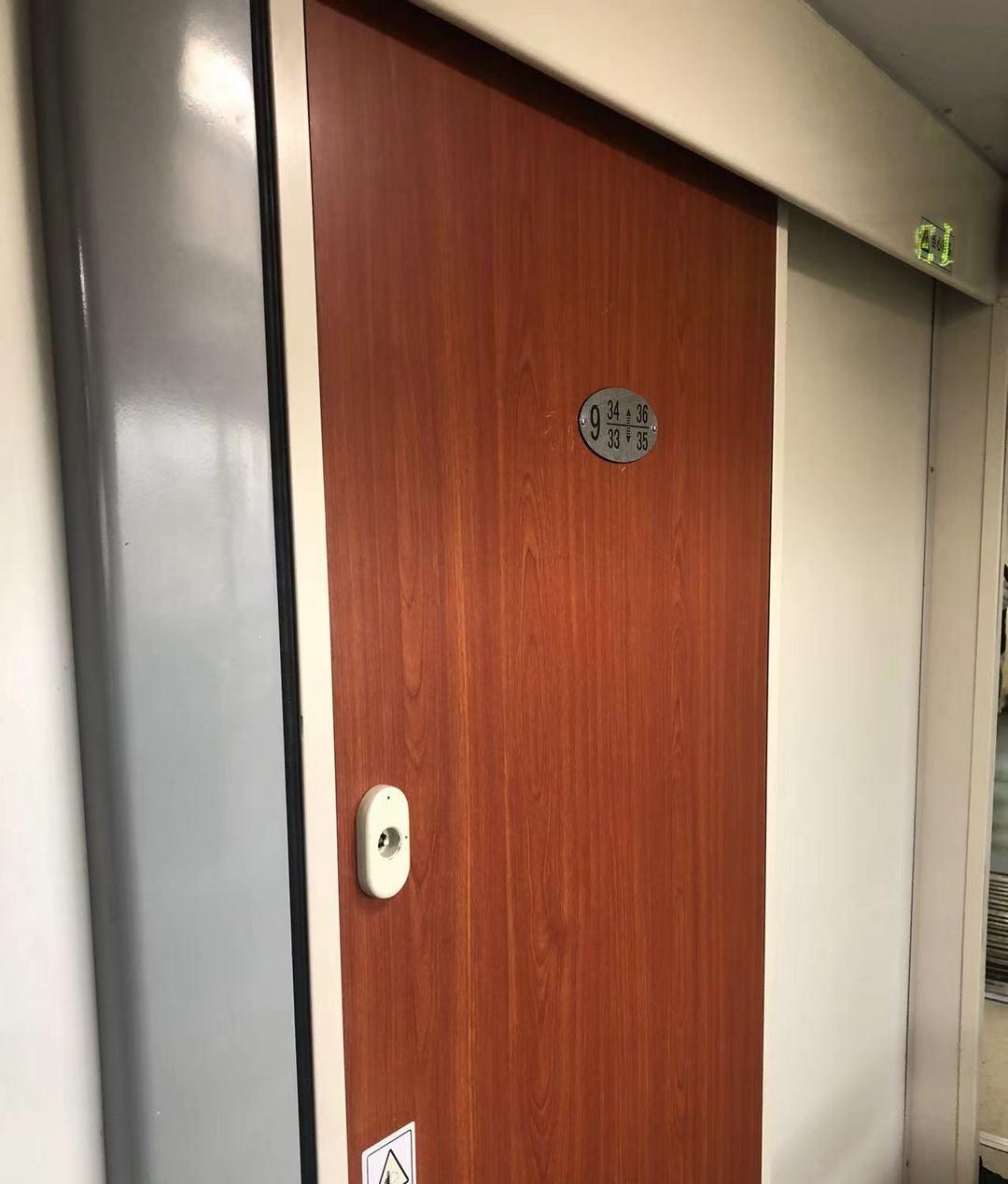 火車區別軟臥硬臥上鋪圖片_火車上硬臥和軟臥的區別_火車硬臥和軟臥哪個劃算