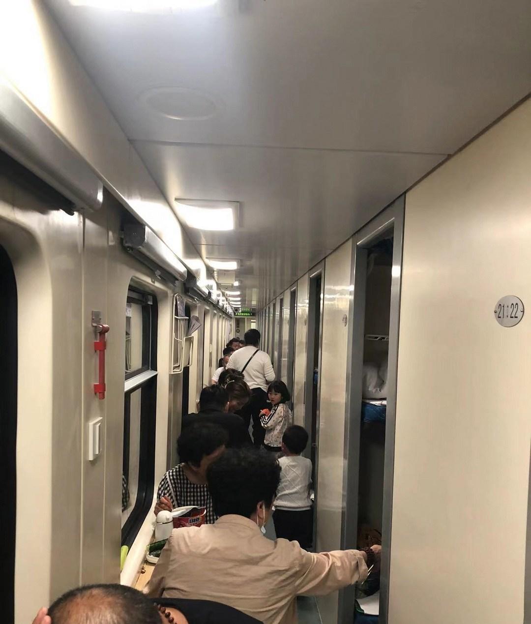 火車上硬臥和軟臥的區別_火車硬臥和軟臥哪個劃算_火車區別軟臥硬臥上鋪圖片