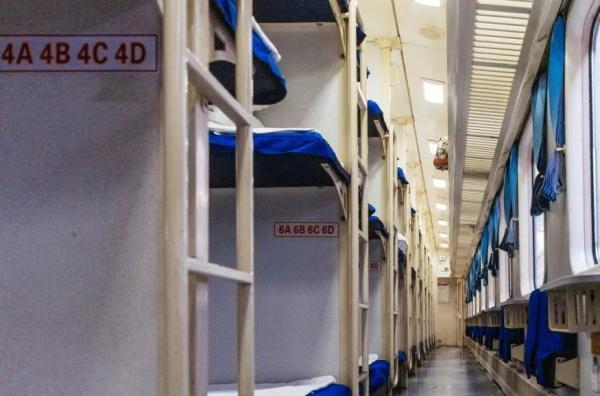 火車(chē)軟臥和硬臥是連著的嗎_火車(chē)區(qū)別軟臥硬臥上鋪圖片_火車(chē)上硬臥和軟臥的區(qū)別