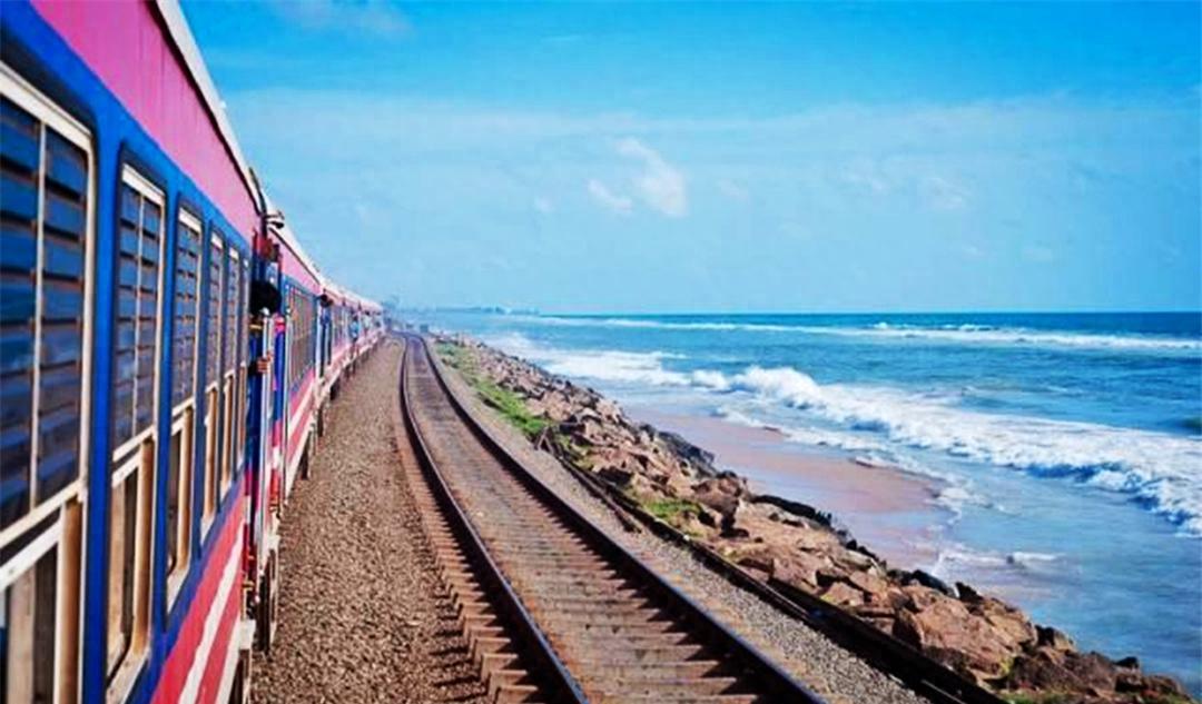 斯里蘭卡最美的風景:坐著海上小火車去旅行宛若置身童話世界