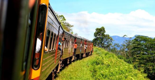 斯里蘭卡海邊小火車_斯里蘭卡海邊小火車游記_斯里蘭卡海嘯火車事故