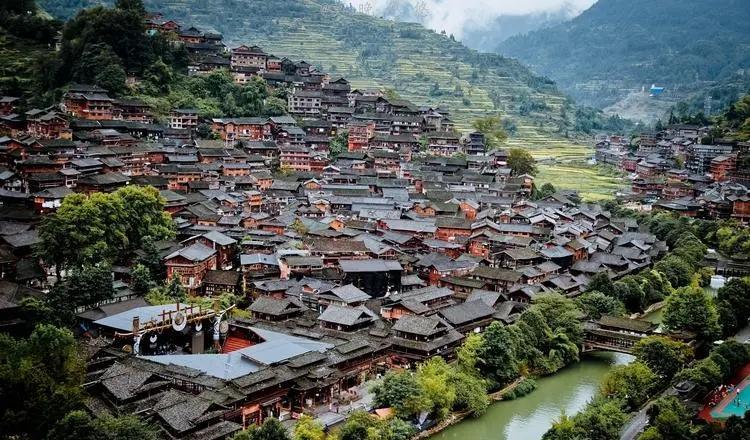 旅游景點爬山的有哪些_不用爬山的旅游景點_景點爬山旅游用英語翻譯