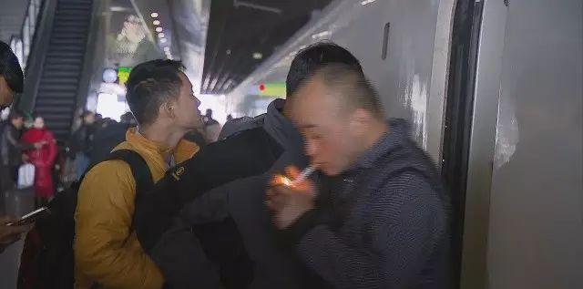 火車吸煙區在哪_火車吸煙區在哪兒_火車吸煙處照片