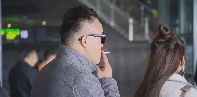 火車吸煙區在哪_火車吸煙區在哪兒_火車吸煙處照片