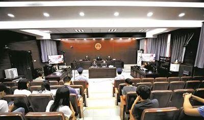 火車吸煙區(qū)在哪_坐火車吸煙_火車吸煙處照片