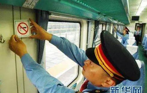 坐火車吸煙_火車吸煙處照片_火車吸煙區(qū)在哪