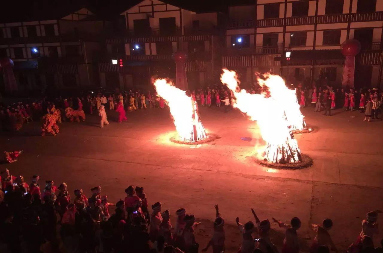 重慶云陽旅游_重慶云陽縣旅游_重慶旅游云陽龍缸