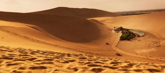 火車坐上鋪還是中鋪還是下鋪好_坐在火車上_火車坐上鋪好還是下鋪好