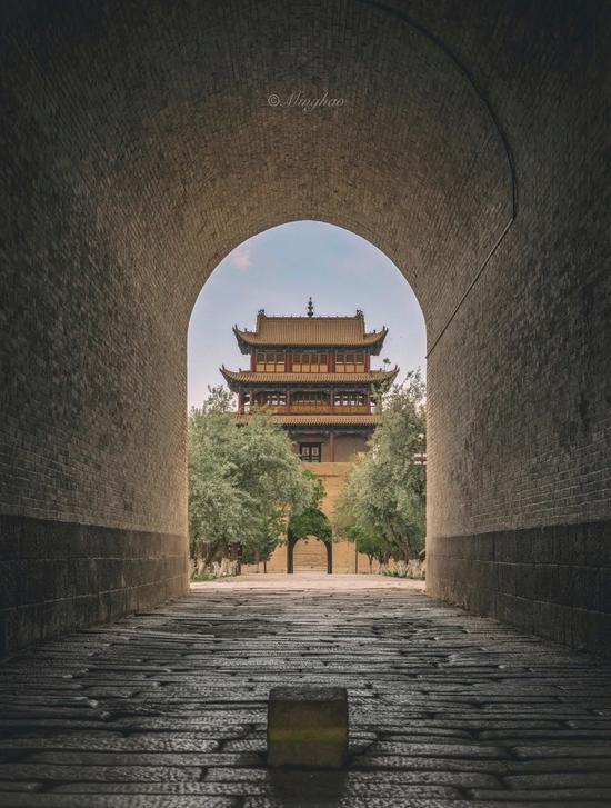 火車坐上鋪還是中鋪還是下鋪好_坐在火車上_火車坐上鋪好還是下鋪好