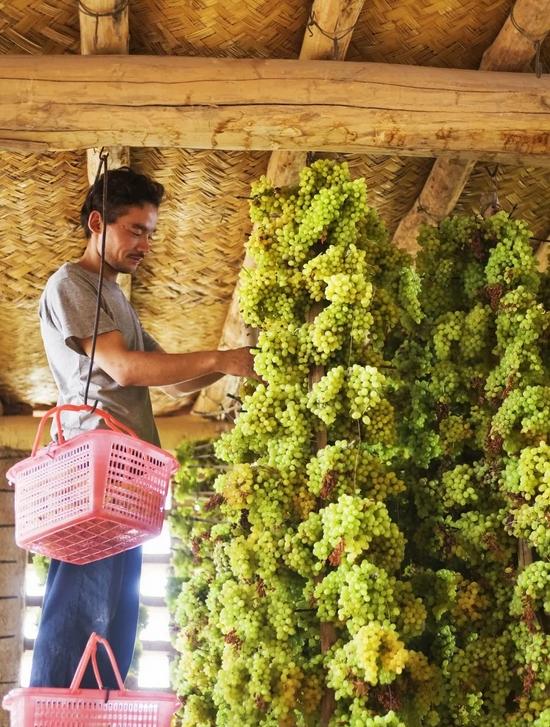 坐在火車上_火車坐上鋪好還是下鋪好_火車坐上鋪還是中鋪還是下鋪好
