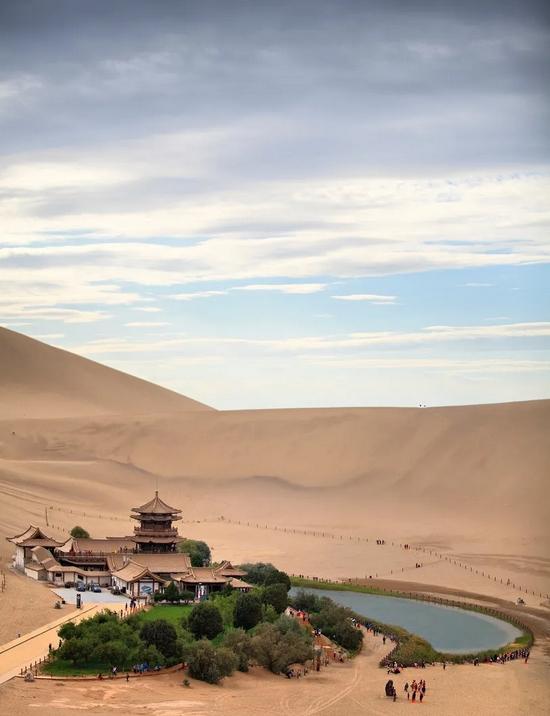 火車坐上鋪好還是下鋪好_坐在火車上_火車坐上鋪還是中鋪還是下鋪好