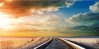 坐在火車上_火車坐上車了還可以退票嗎_火車坐上鋪還是中鋪還是下鋪好