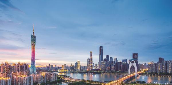 廣州夜晚：珠江兩岸璀璨夜景與老城區靜謐氛圍的交融