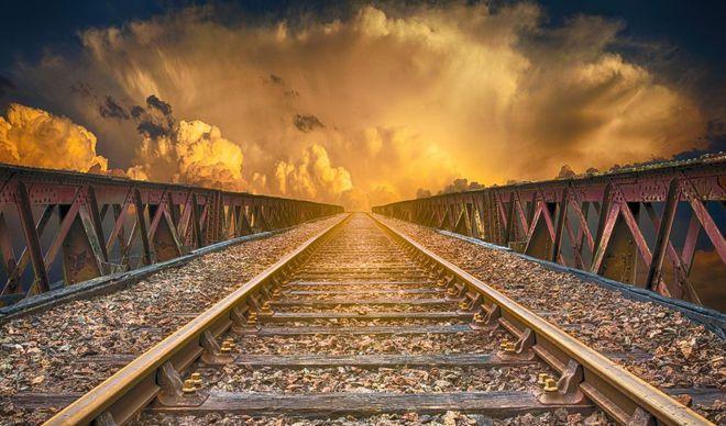 高鐵火車是不是一個軌道_高鐵火車是用電還是用油_高鐵是火車么