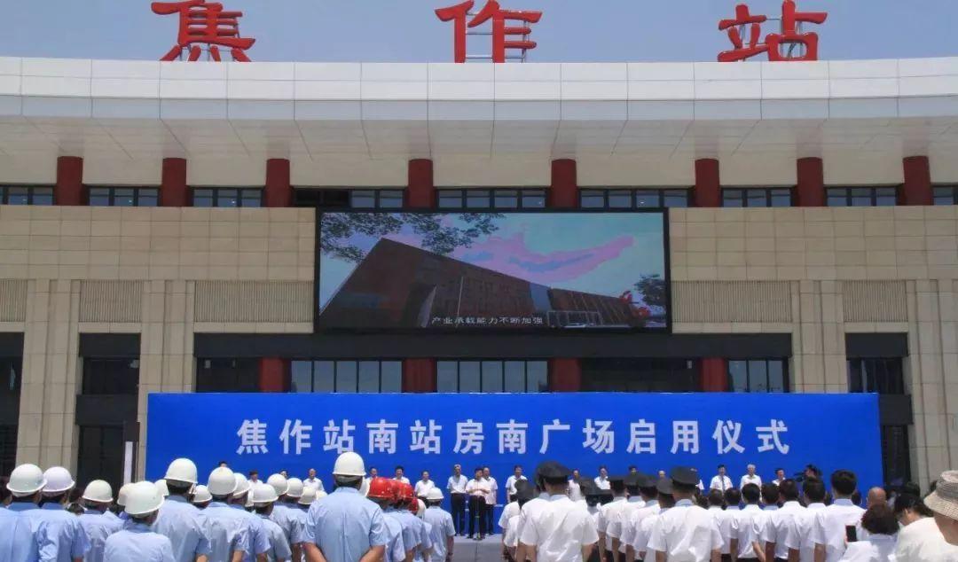 高鐵火車是電動(dòng)還是燃油_高鐵是火車么_高鐵火車是一個(gè)進(jìn)站口嗎