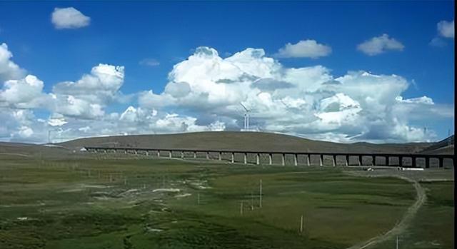 青海湖邊怎么拍照_青海湖自駕游拍照技巧_青海湖邊拍照