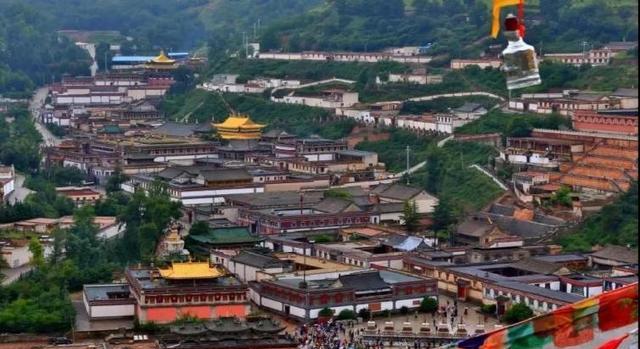 青海湖邊怎么拍照_青海湖自駕游拍照技巧_青海湖邊拍照