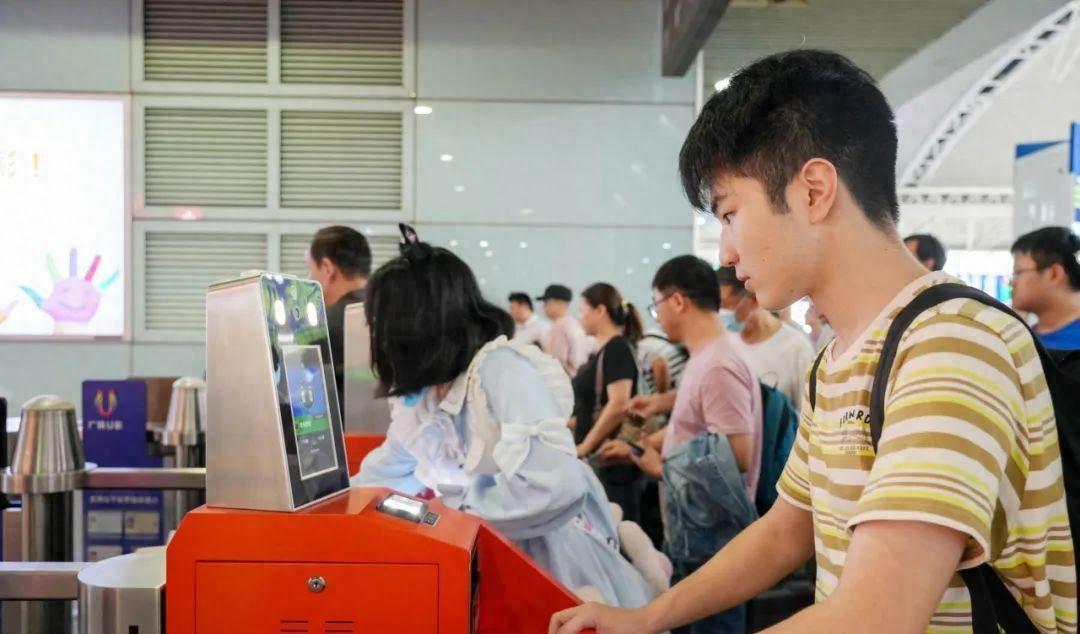 火車票證規(guī)則買學(xué)生票有用嗎_火車票學(xué)生需要什么證件_學(xué)生證買火車票規(guī)則