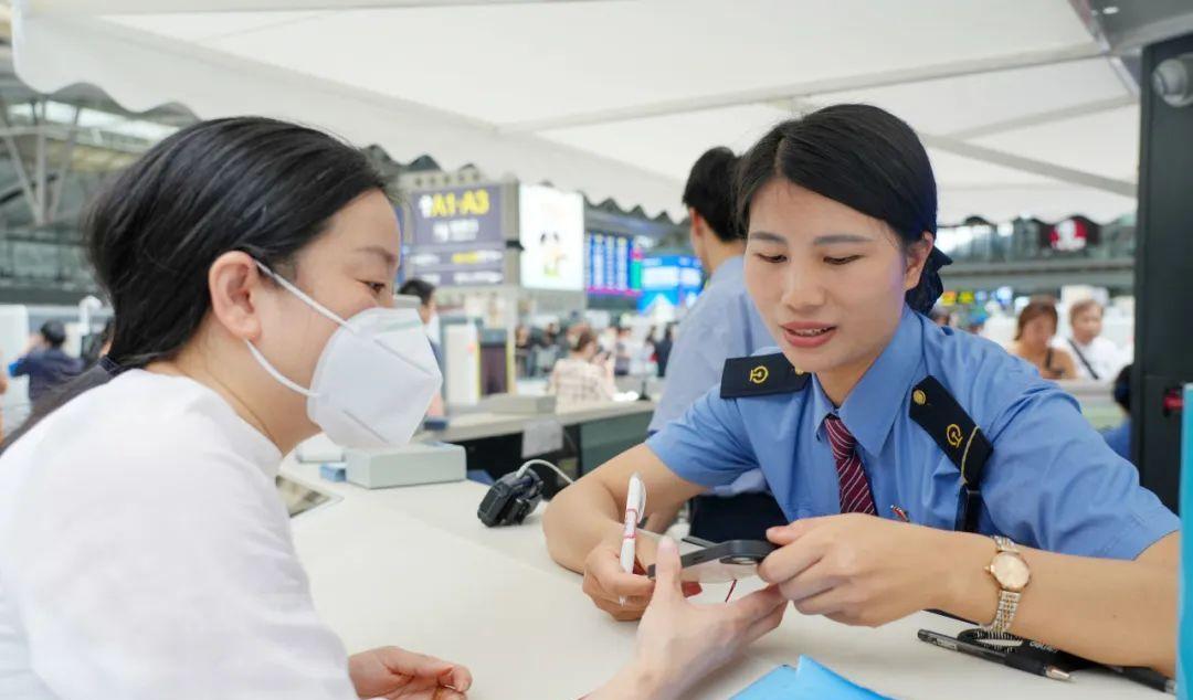 火車票學(xué)生需要什么證件_學(xué)生證買火車票規(guī)則_火車票證規(guī)則買學(xué)生票有用嗎