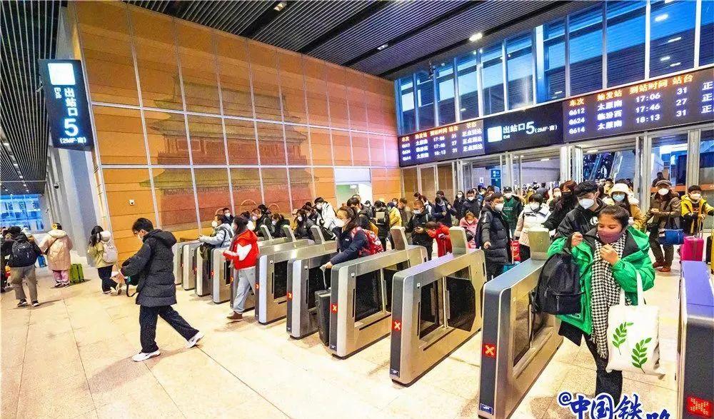 北京站有過路火車嗎_北京火車站有幾個(gè)站_2021年北京火車站可以走嗎