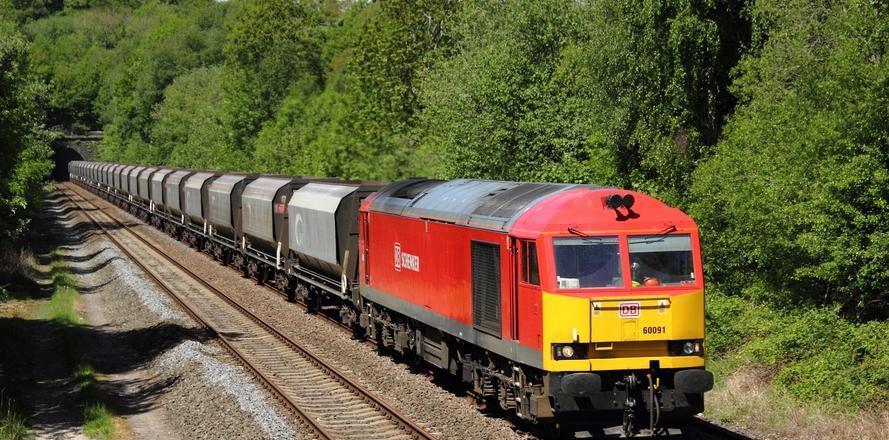 坐火車的感覺_乘坐火車的感覺_火車坐著難受怎么辦