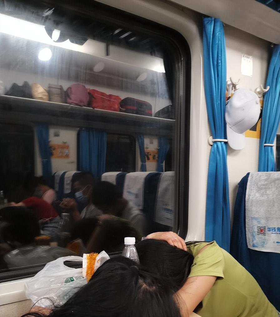 乘坐火車的感覺_火車坐著難受怎么辦_坐火車的感覺