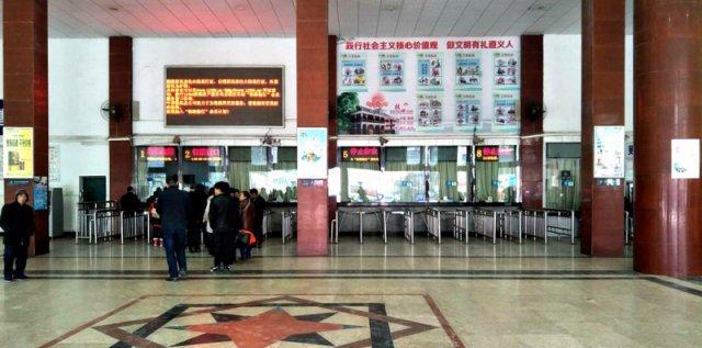 高鐵火車是虧本的嗎_k是高鐵還是火車_高鐵火車是靠什么運行