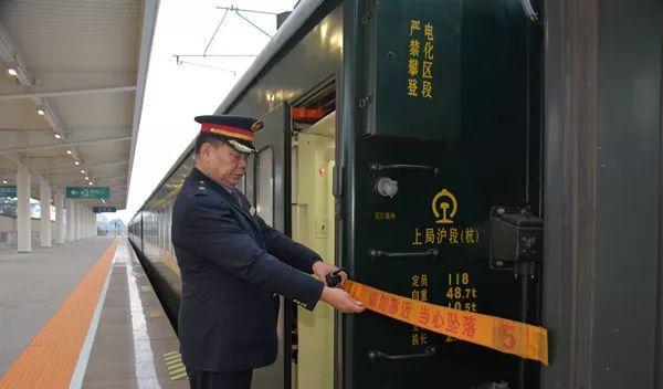 高鐵火車是靠什么運行_高鐵火車是虧本的嗎_k是高鐵還是火車