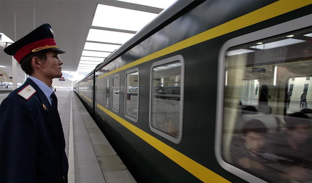 高鐵火車是虧本的嗎_k是高鐵還是火車_高鐵火車是靠什么運行