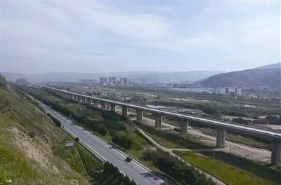 圖為正在建設中的寶蘭客運專線。