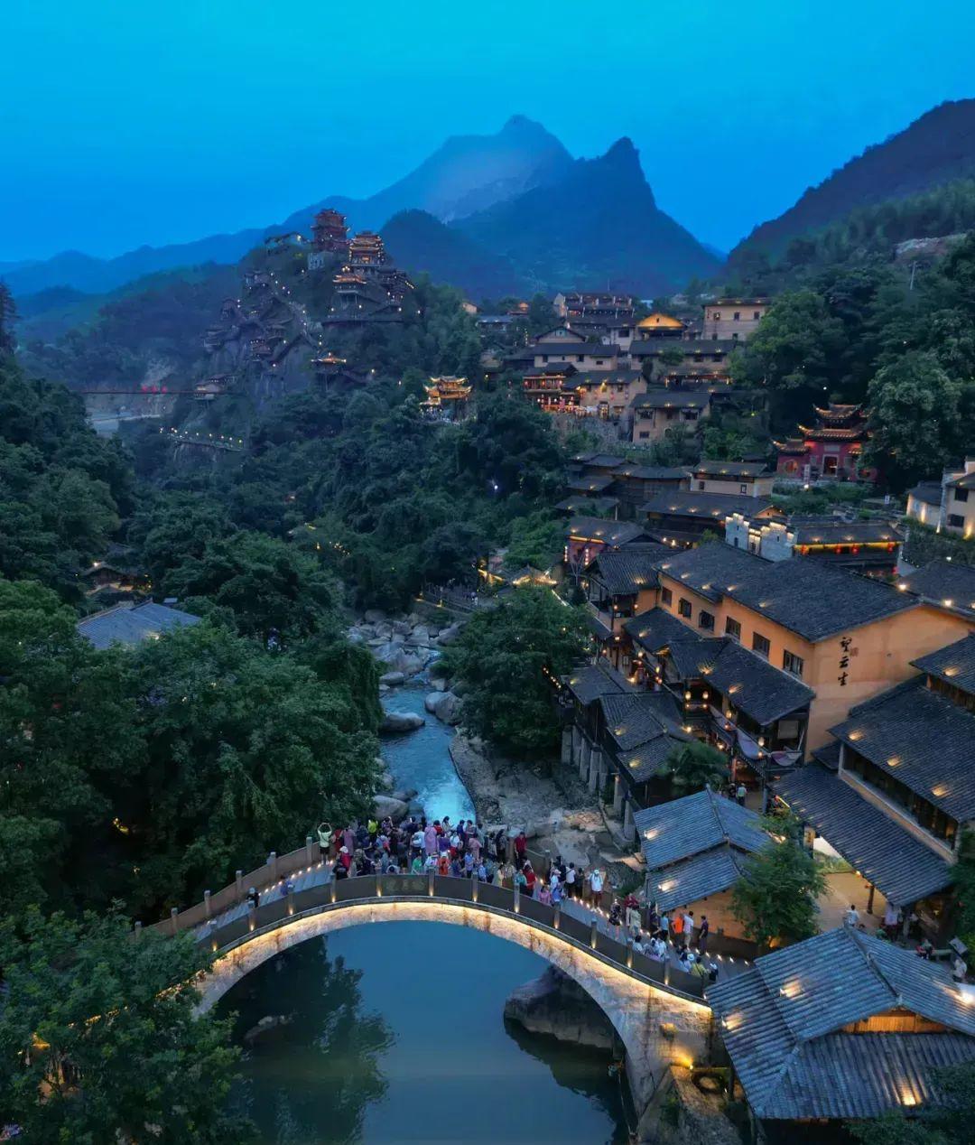 到廬山旅游多少錢_去廬山玩一趟要多少錢_到廬山風(fēng)景區(qū)