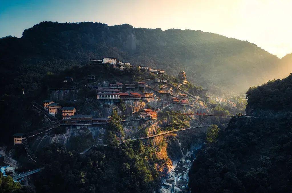 到廬山風(fēng)景區(qū)_去廬山玩一趟要多少錢_到廬山旅游多少錢