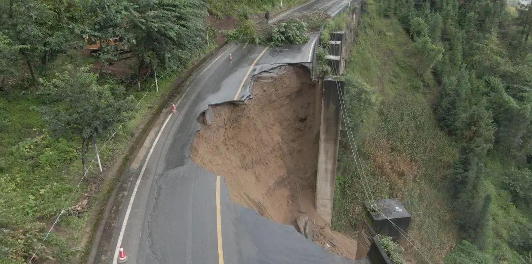 火車站屏幕上的站臺是什么意思_屏邊火車站_火車站那邊