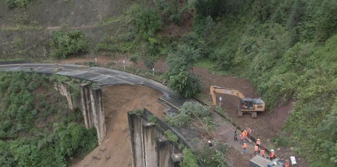 火車站屏幕上的站臺是什么意思_火車站那邊_屏邊火車站