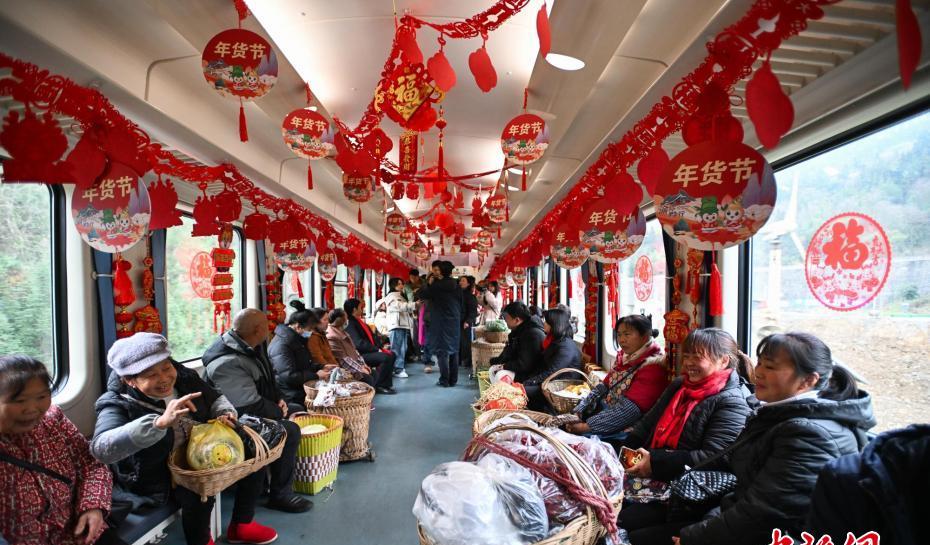 火車集市_中國唯一一個火車集市_云南紅河州白河鎮火車集市