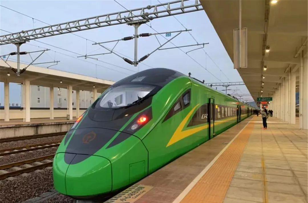 火車站屏幕上的站臺是什么意思_火車站屏幕_屏邊火車站