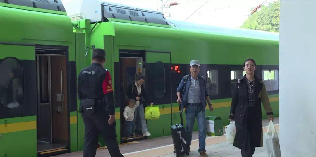 火車站屏幕_火車站屏幕上的站臺是什么意思_屏邊火車站