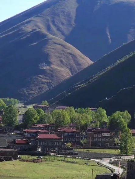 雅安到稻城亞丁自駕游_雅安到稻城亞丁自駕游攻略_雅安到稻城亞丁開車多遠