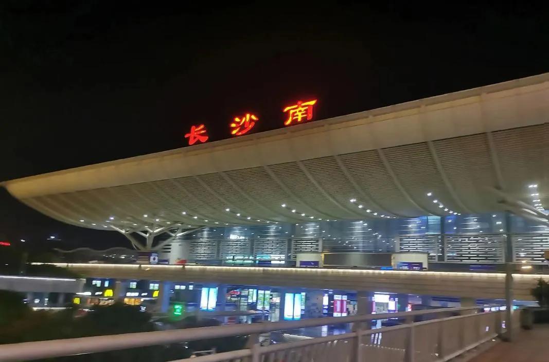 長沙南高鐵站和火車站在一起嗎_長沙南站火車站是高鐵站嗎_長沙高鐵站是火車南站嗎