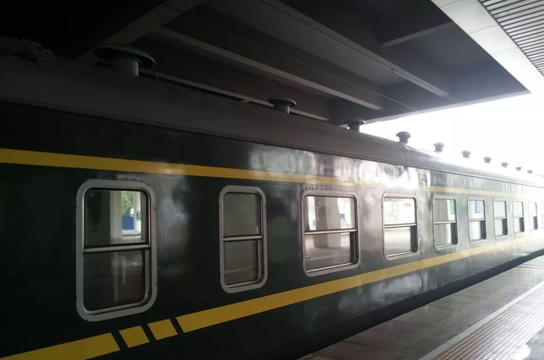 z火車上有空調(diào)嗎_火車上空調(diào)出風(fēng)口_火車車廂空調(diào)