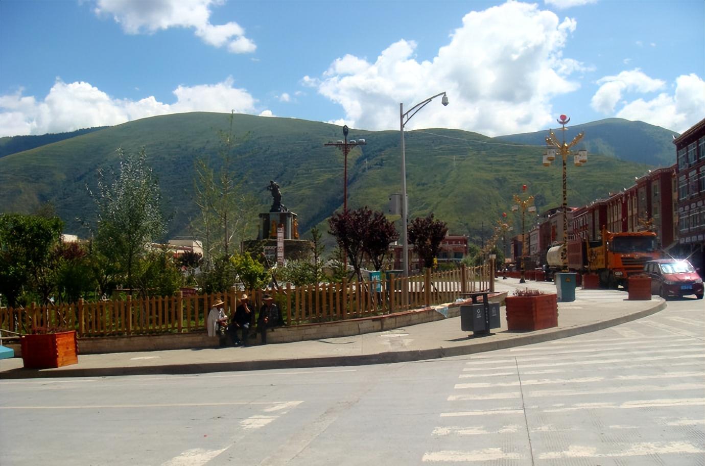 色達(dá)自駕游_自駕游色達(dá)如何訂票_自駕游色達(dá)需要多少錢