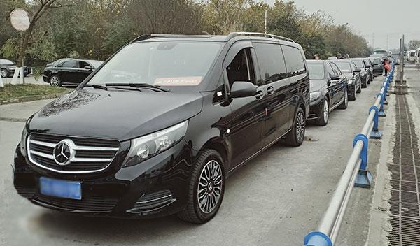 重慶租商務(wù)車旅游多少錢(qián)？